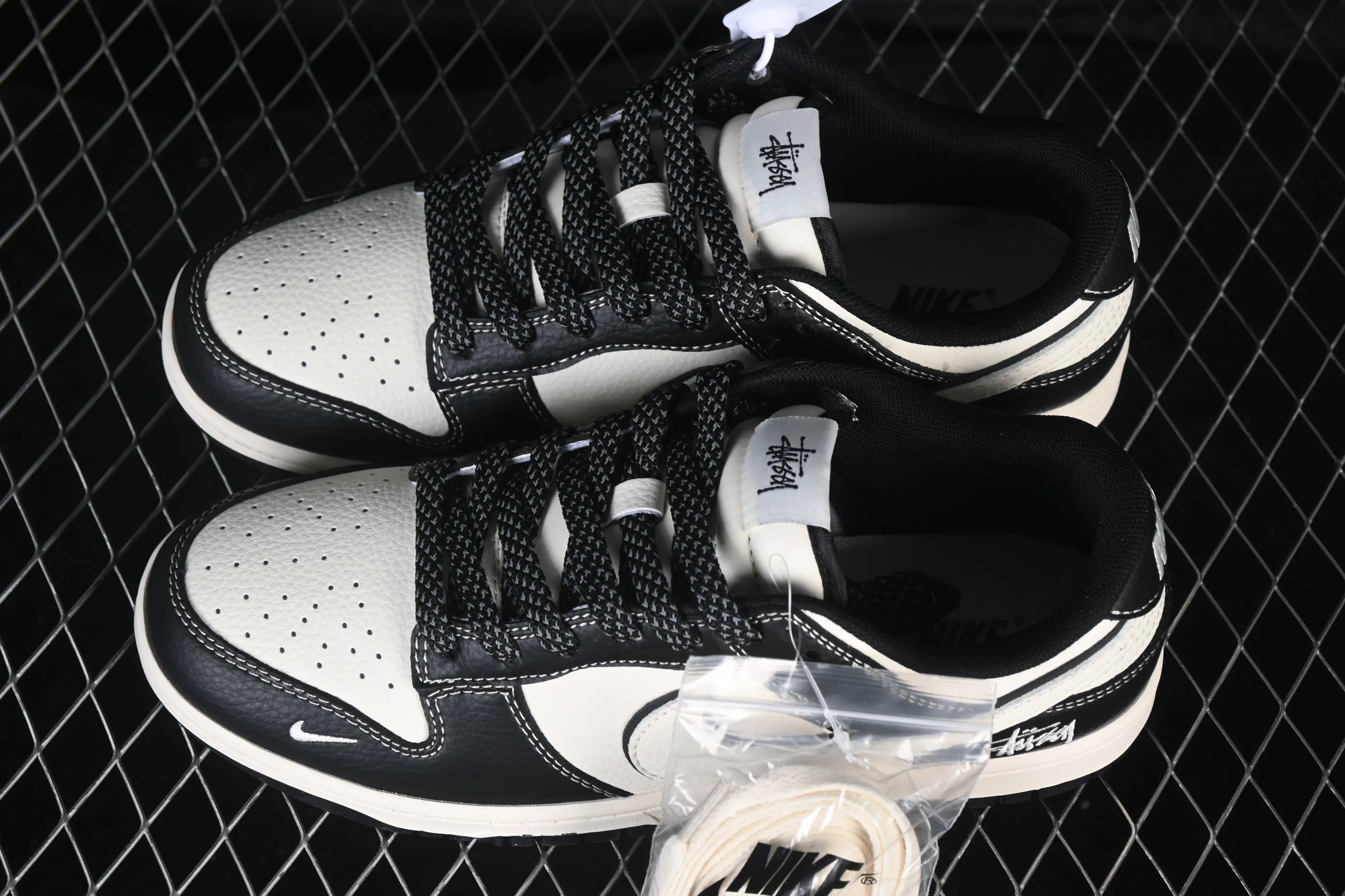 All categories Nk SB Dunk Series Nk SB Dunk Low High-end customized low-top sneakers Nike SB Dunk Low Stusi co-branded high-end customized low-top casual skate shoes XX3168-181